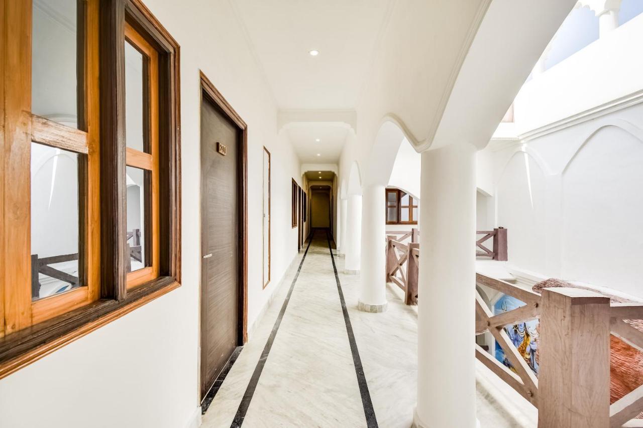 Hotel Capital O 23129 Chelsea Palace Khajurāho Exterior foto